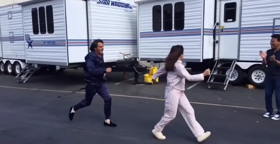 Salma Hayek y Eugenio Derbez se lucen bailando para celebrar el