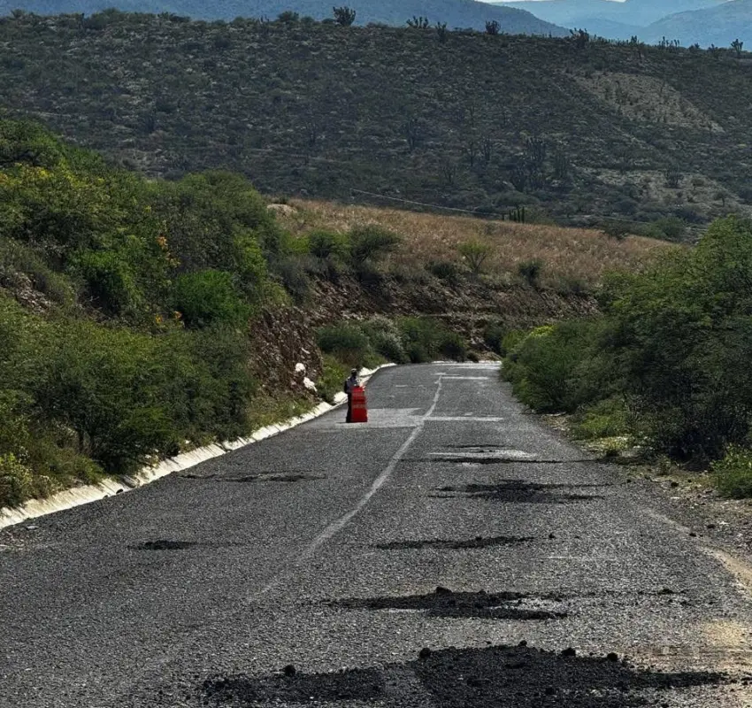 Inicio de trabajos de bacheo en la carretera Palmitos -Terrero -Rancho Nuevo