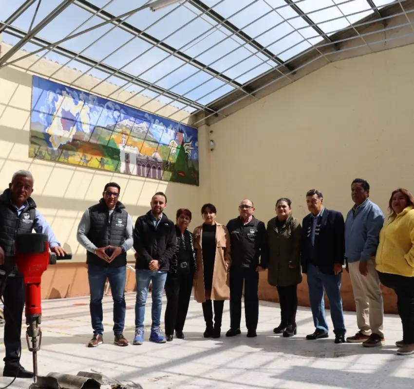 Rehabilitaron auditorio en primaria de Zinacantepec