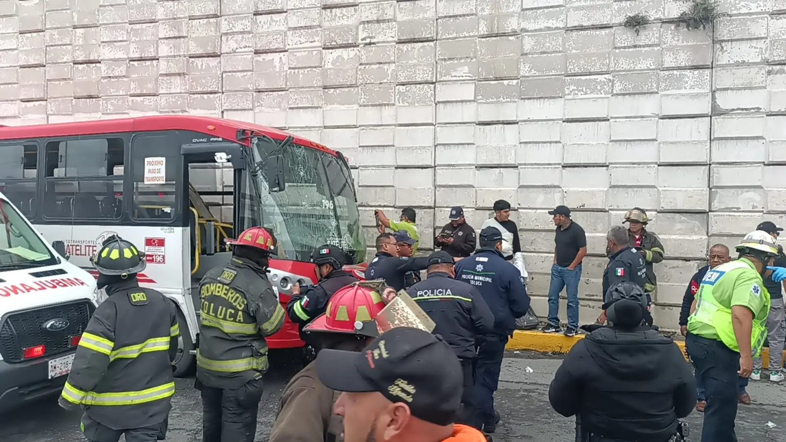 Accidente de transporte público dejó 35 lesionados en Toluca