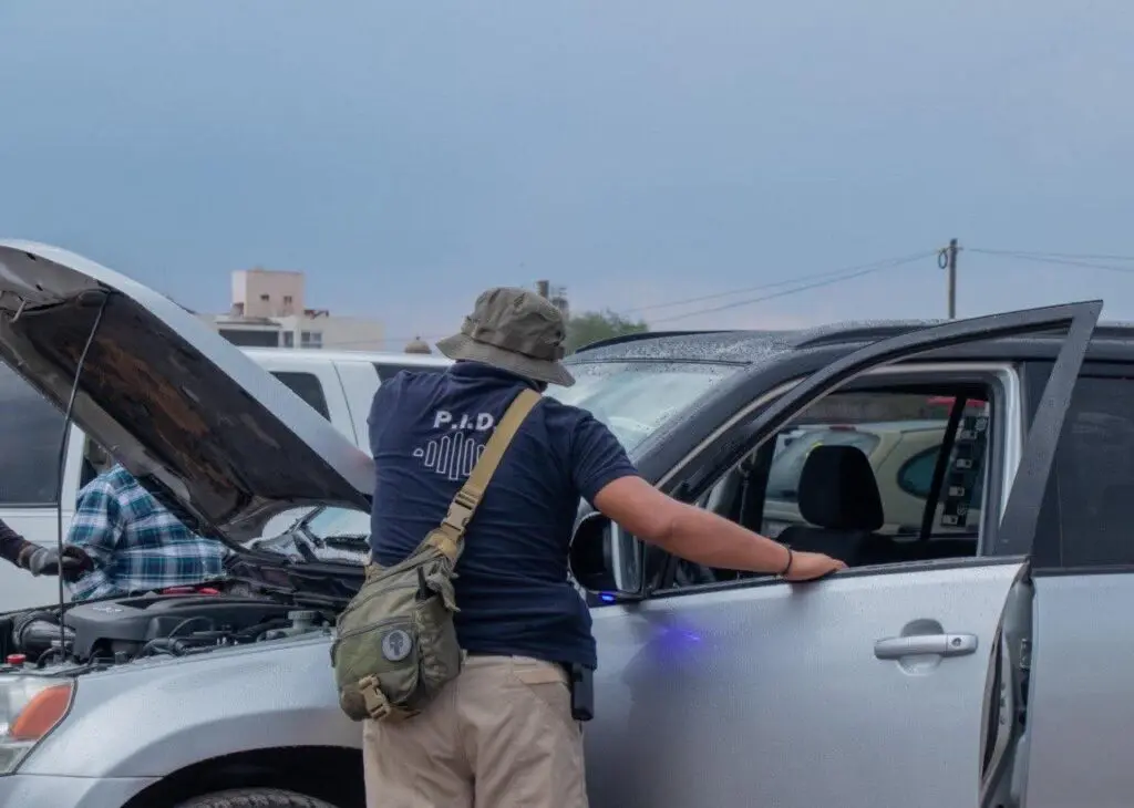 Asegura FGE dos vehículos con irregularidades durante operativo
