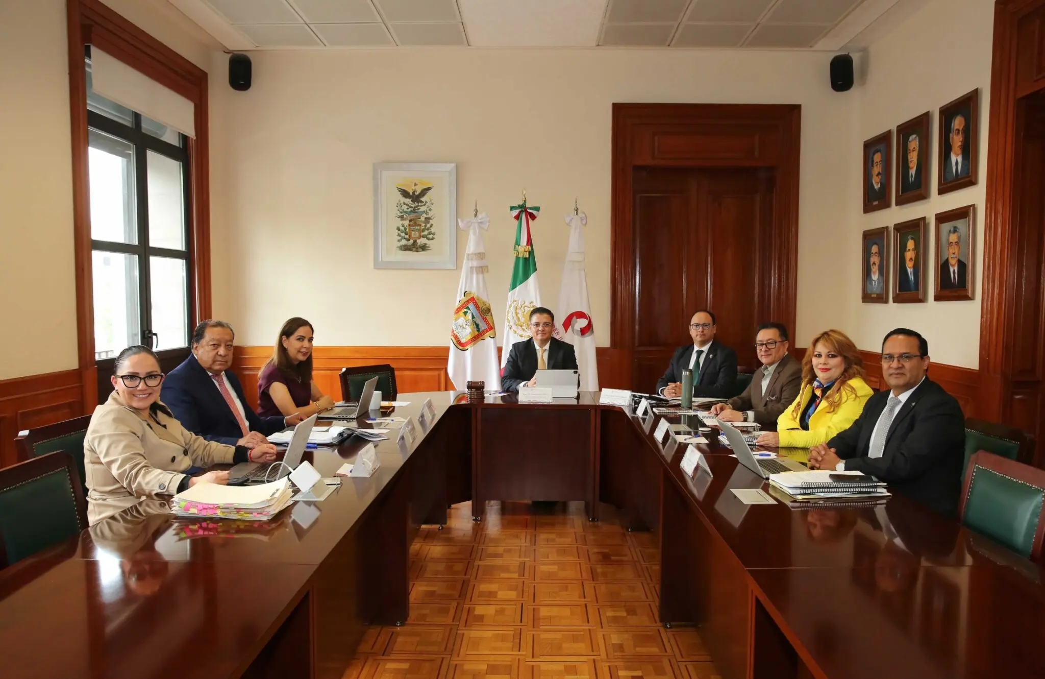 Autorizaron acceso de mascotas a edificios judiciales de Edomex