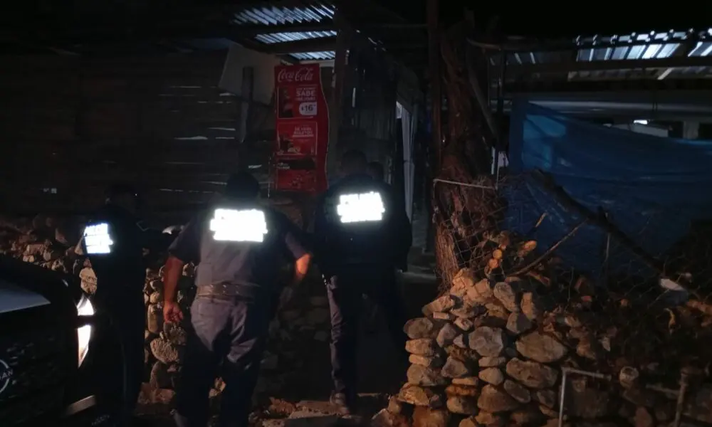 Auxilian a hombre que se atragantaba cuando consumía alimentos en