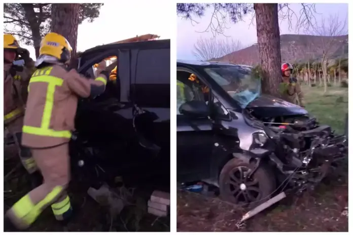 Brutal accidente de un coche contra dos árboles: Intervención ...