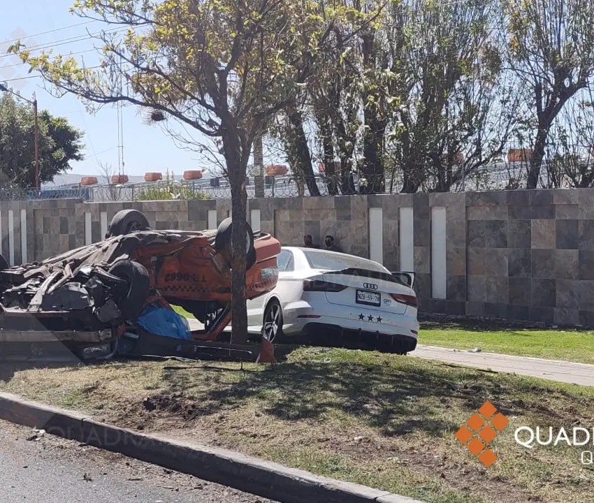 Chocan un particular y un taxi en SJR