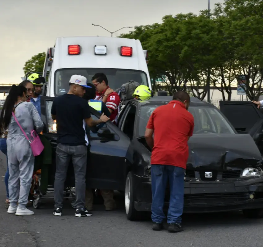 Colisión por alcance dejó a copiloto lesionada