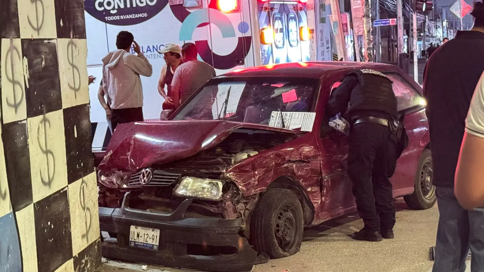 Ebrio choca tras pasarse el alto en Paseo Querétaro   Noticias
