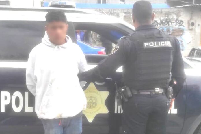 Evitan su huida y lo entregan a la policía - Noticias de Querétaro