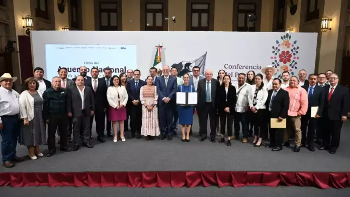 Sheinbaum firma acuerdo para que el precio de la tortilla no suba