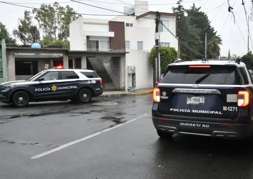 Huye hombre tras persecución por robo a comercio