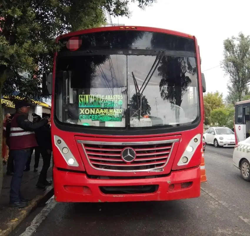 Infraccionan a unidades de transporte público en Toluca