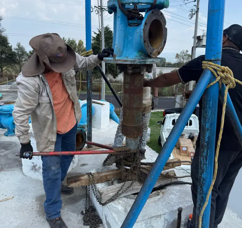 Instalan nueva bomba de agua en Almoloya de Juárez
