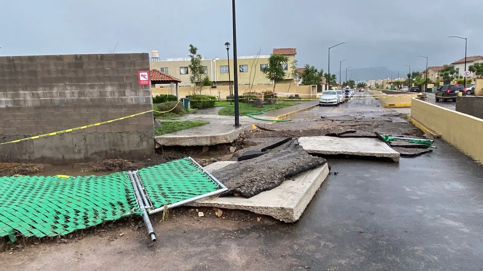 Inundaciones causan afectaciones en tres fraccionamientos y