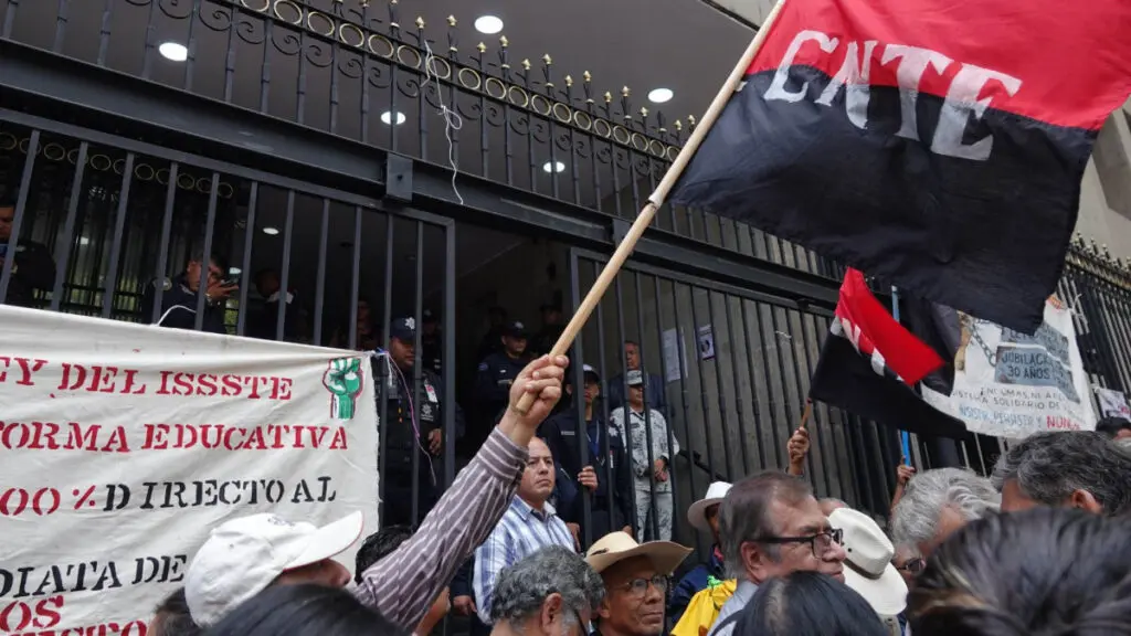 Segob y SEP llaman a CNTE a continuar diálogo y condenan