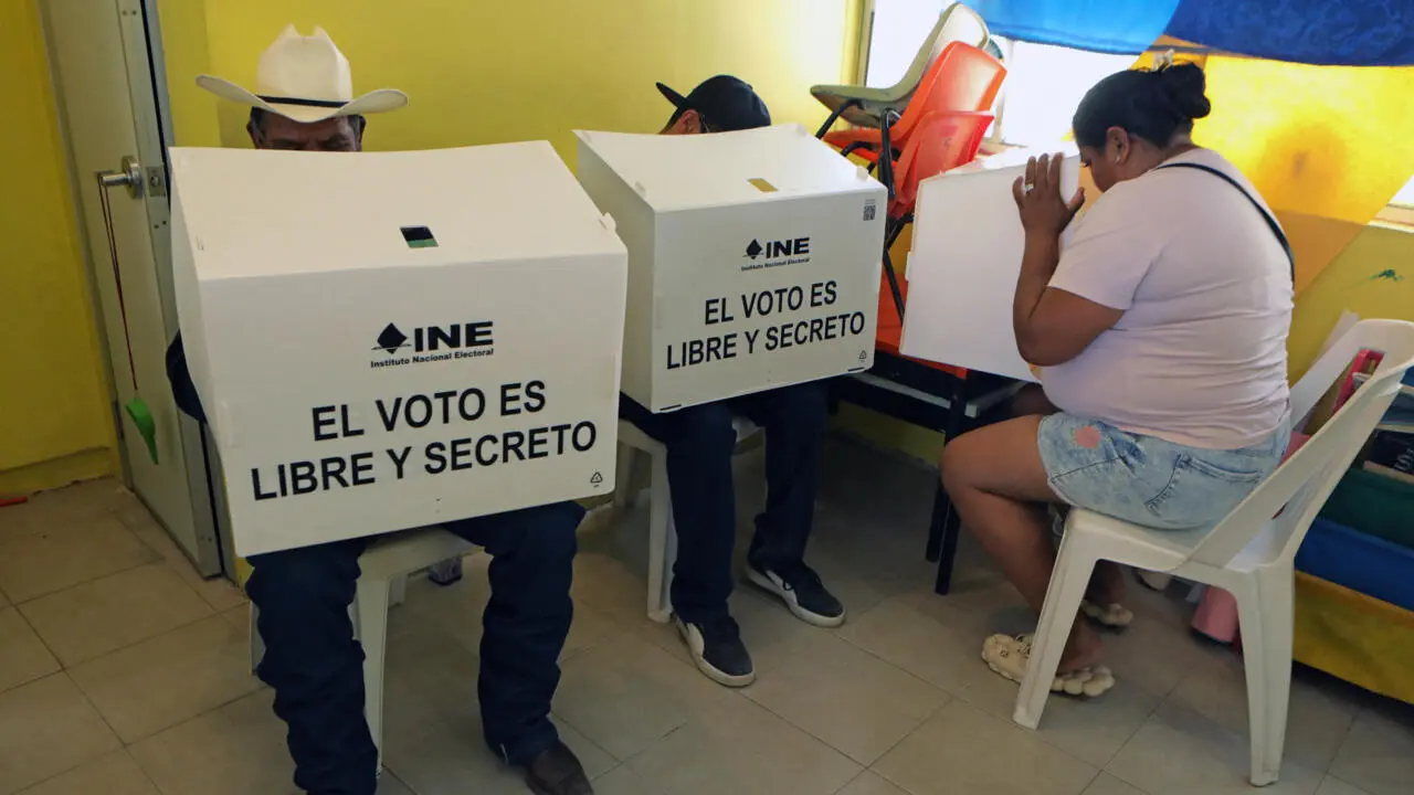 México vive su primera elección judicial baja participación y