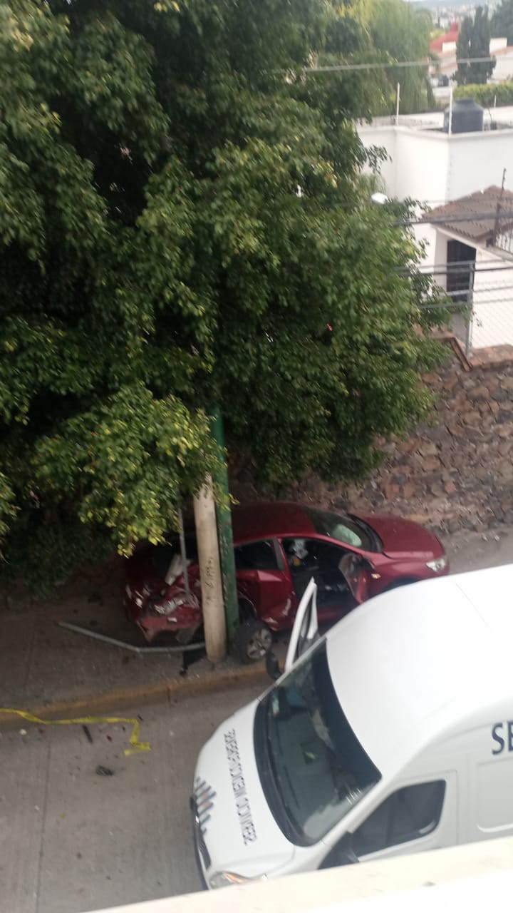 Muere pasajera tras fuerte colisión protagonizada por automovilista ebrio