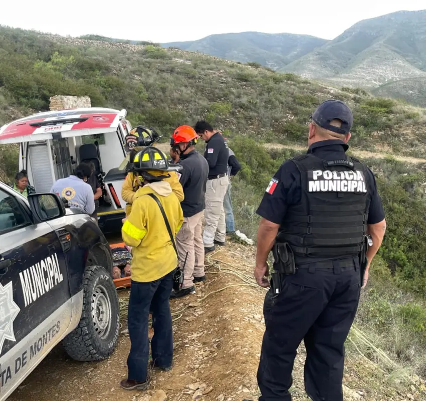 Mujer de 70 años sobrevive tras caer 25 m en barranco en Cadereyta
