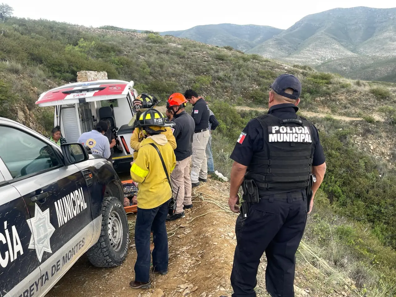 Mujer de 70 años sobrevive tras caer 25 m en barranco en Cadereyta