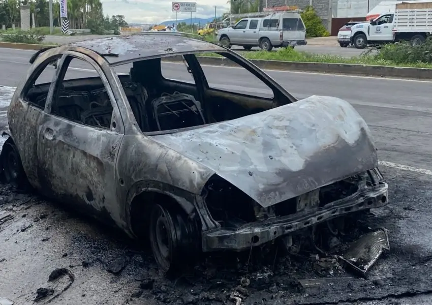 Quedó calcinado en el libramiento Norponiente