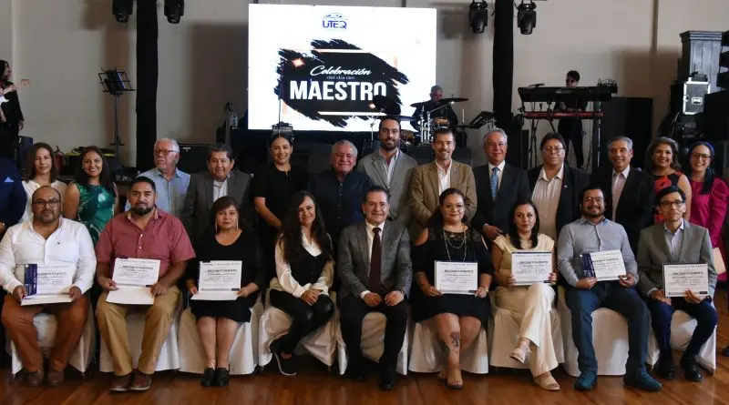 Reconoce a docentes y tutores destacados de la UTEQ