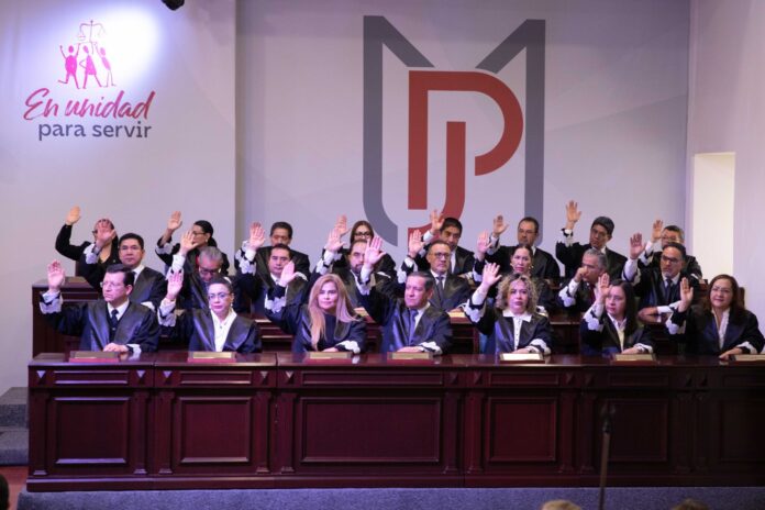 Reconocieron trayectoria de magistrados que concluyeron su encargo ...