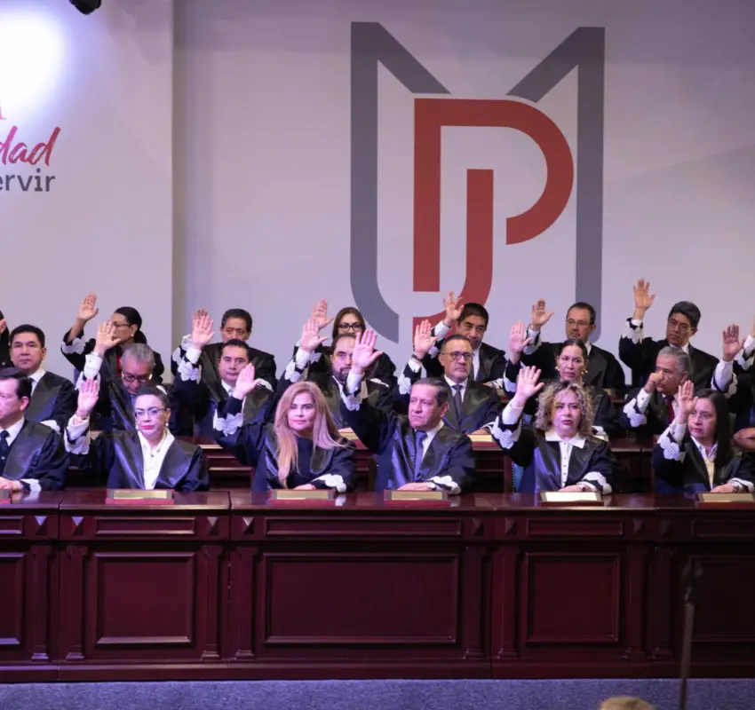 Reconocieron trayectoria de magistrados que concluyeron su encargo