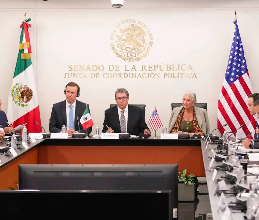 Reunión de senadores con legisladores de Estados Unidos
