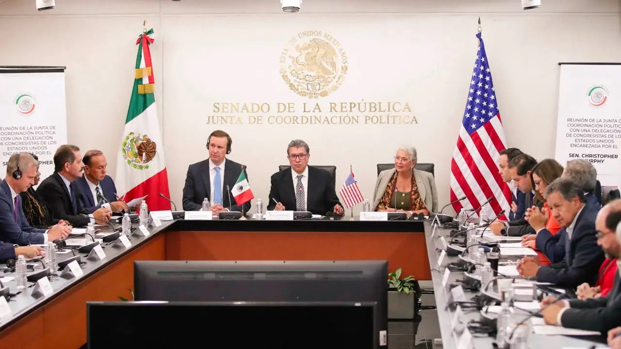 Senadoras y senadores de la República sostienen encuentro con