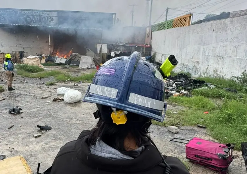Se sale de control fogata de personas en situación de calle en Las Américas