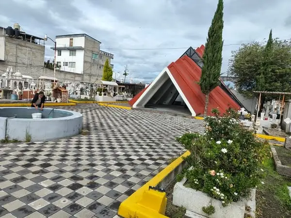 Seguridad en panteones de San Mateo Atenco por Día del Padre