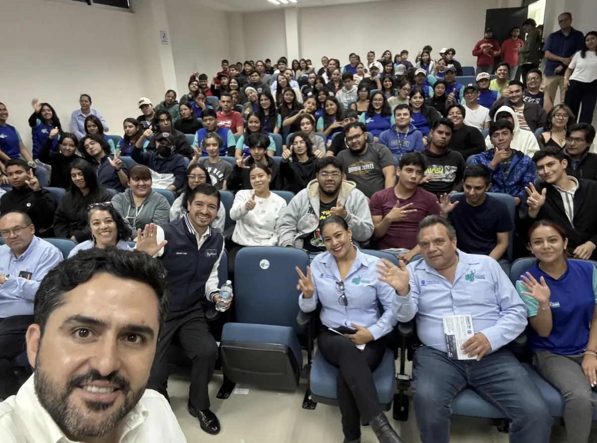 Sostiene Dorantes Charla con estudiantes de Universidad