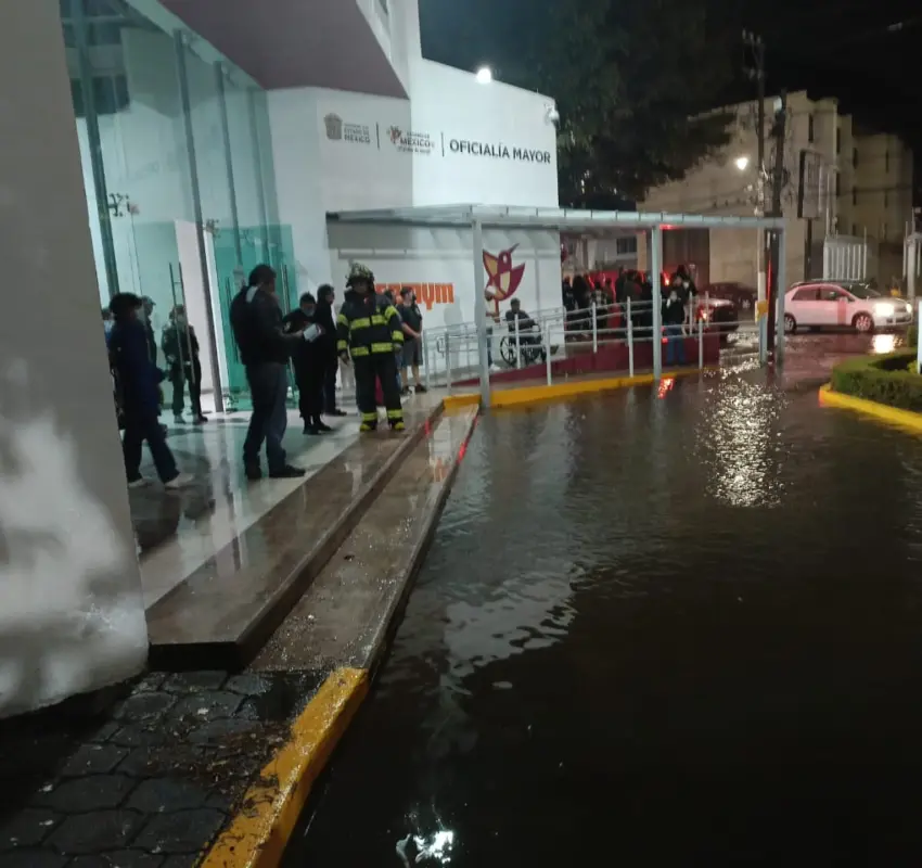 Atienden afectaciones por intensas lluvias en Toluca
