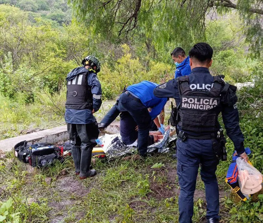 Adolescente cayó en la cortina de agua en la presa Santa Cataria y fue arrastrado