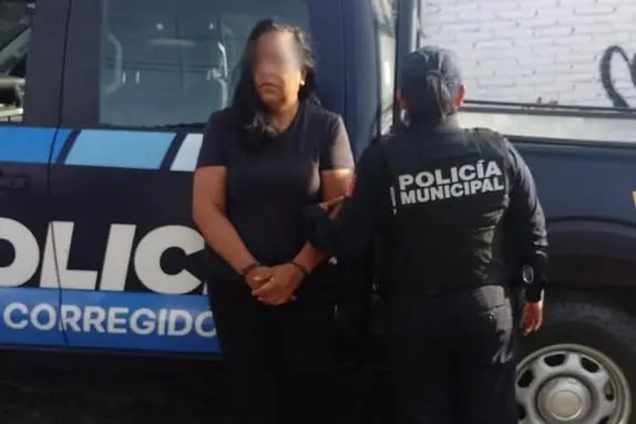 Agrede a actuario y a policías de Corregidora