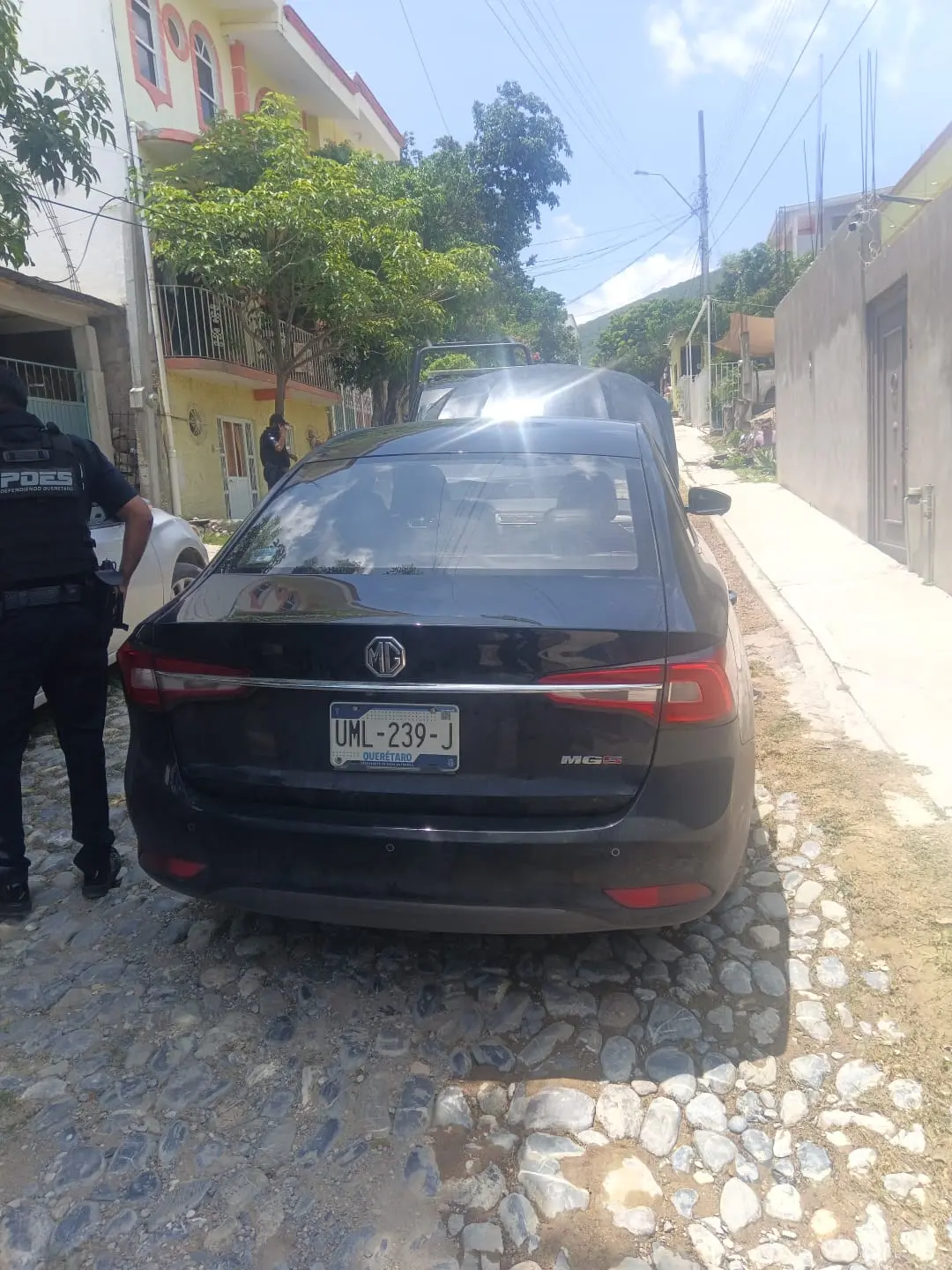 Auto con reporte de robo a disposición de FGEQ Jalpan de Serra