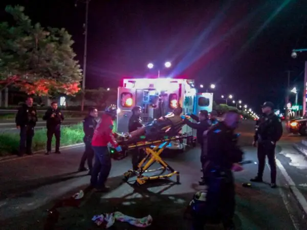 Automovilista terminó sobre el camellón en Centro Sur