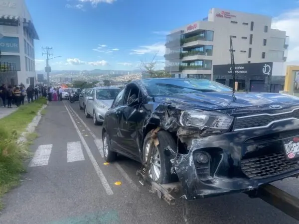 Choque y volcadura en Centro Sur   Noticias de Querétaro