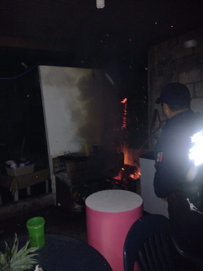 Cuerpos de emergencia de Jalpan evitaron incendio en humilde ...