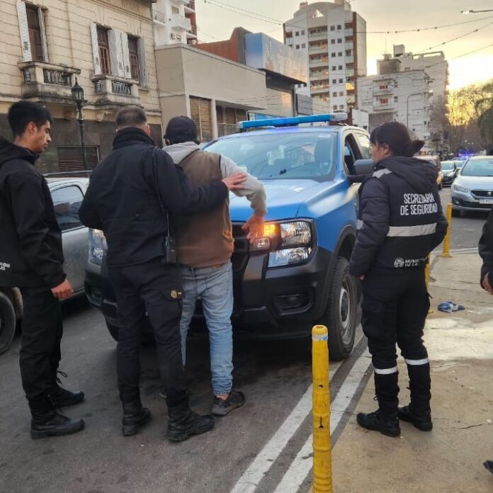 Un “trapito” fue detenido tras agredir a agentes y dañar un ...