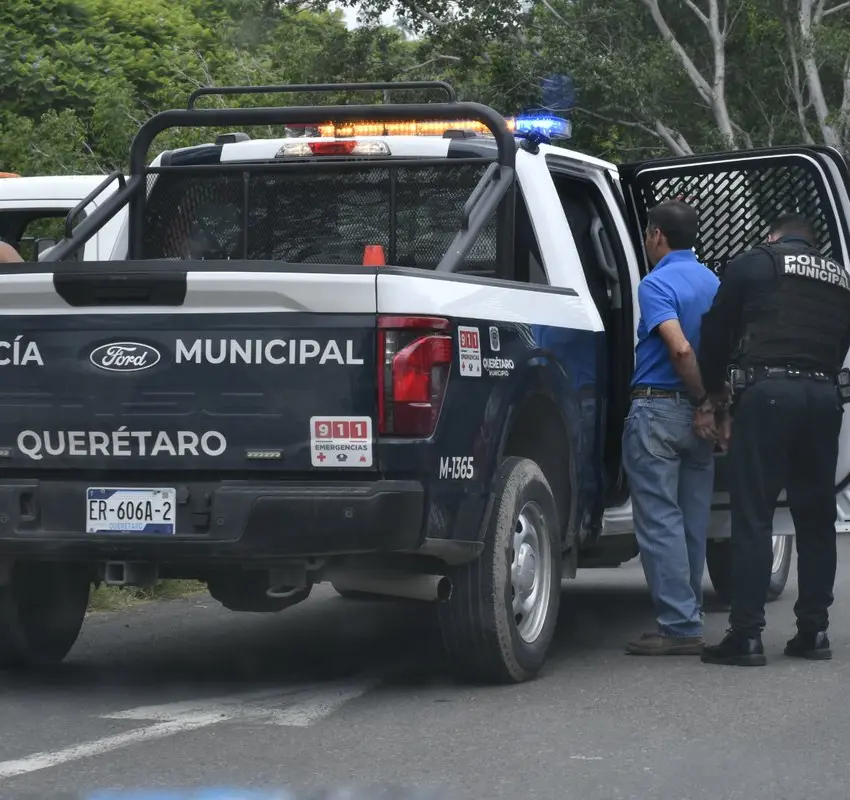 Dos detenidos tras colisión frente a la Cruz Roja; fue por daños entre y a la infraestructura vial