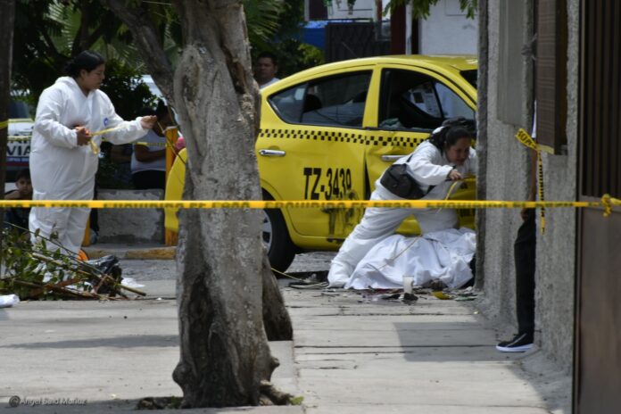 Ebrio conductor choca un taxi y mata a un peatón en Lomas de Casa ...