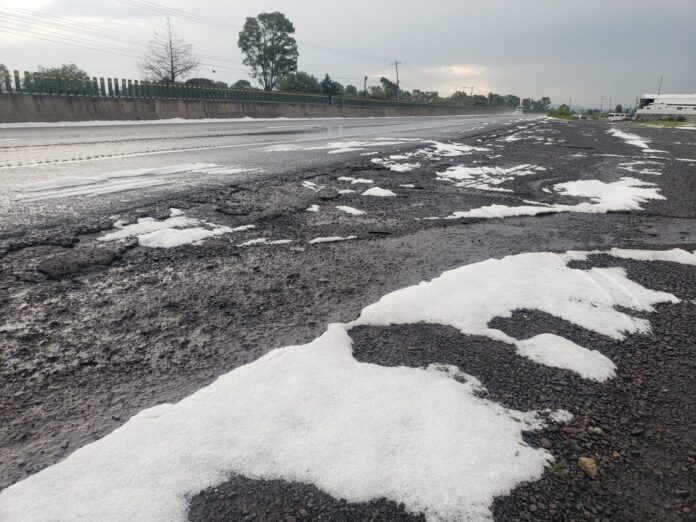 Fuerte granizada sorprende a los habitantes de Puerta de Palmillas ...