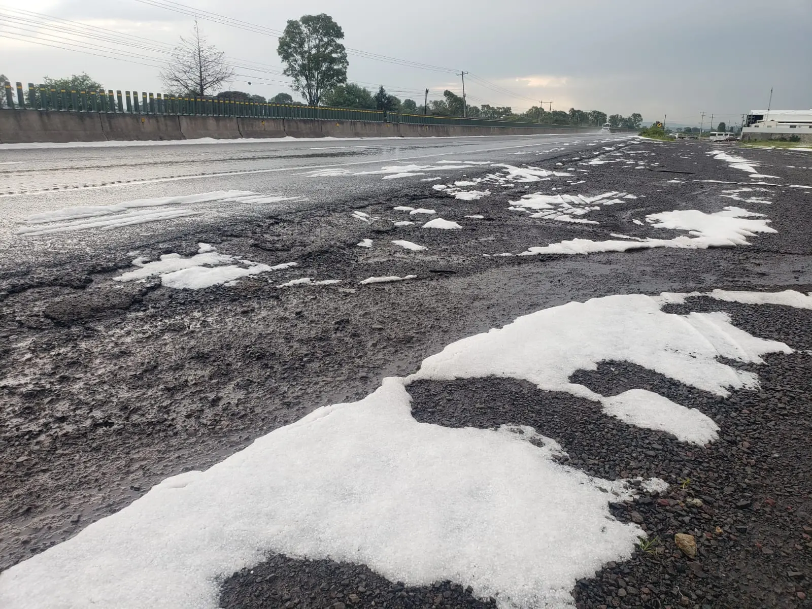 Fuerte granizada sorprende a los habitantes de Puerta de Palmillas