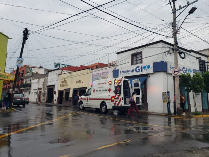 Hombre se desvanece en farmacia del Centro Histórico y es ...