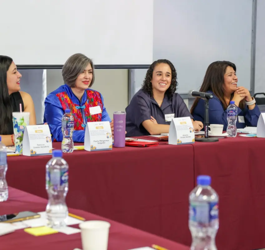 Impartió IEEM taller sobre liderazgo y comunicación