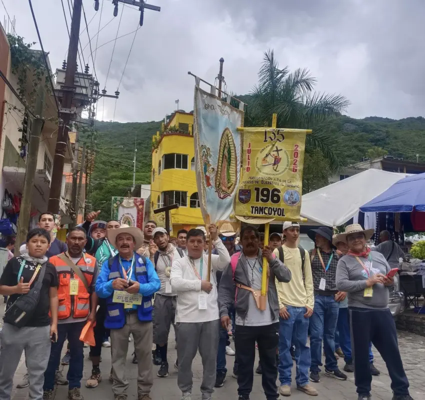 La columna varonil arriba a Pinal de Amoles