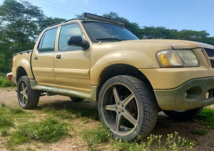 Lo sorprenden policías manejando ebrio sobre la Jalpan-Río Verde