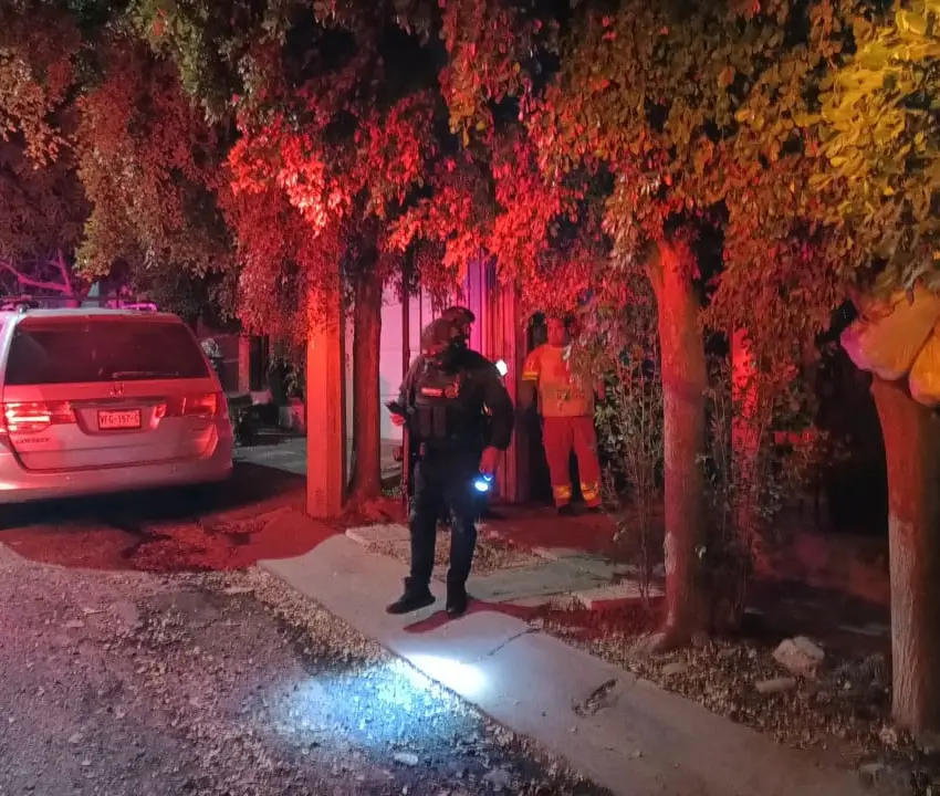 Muere en la cochera de su casa