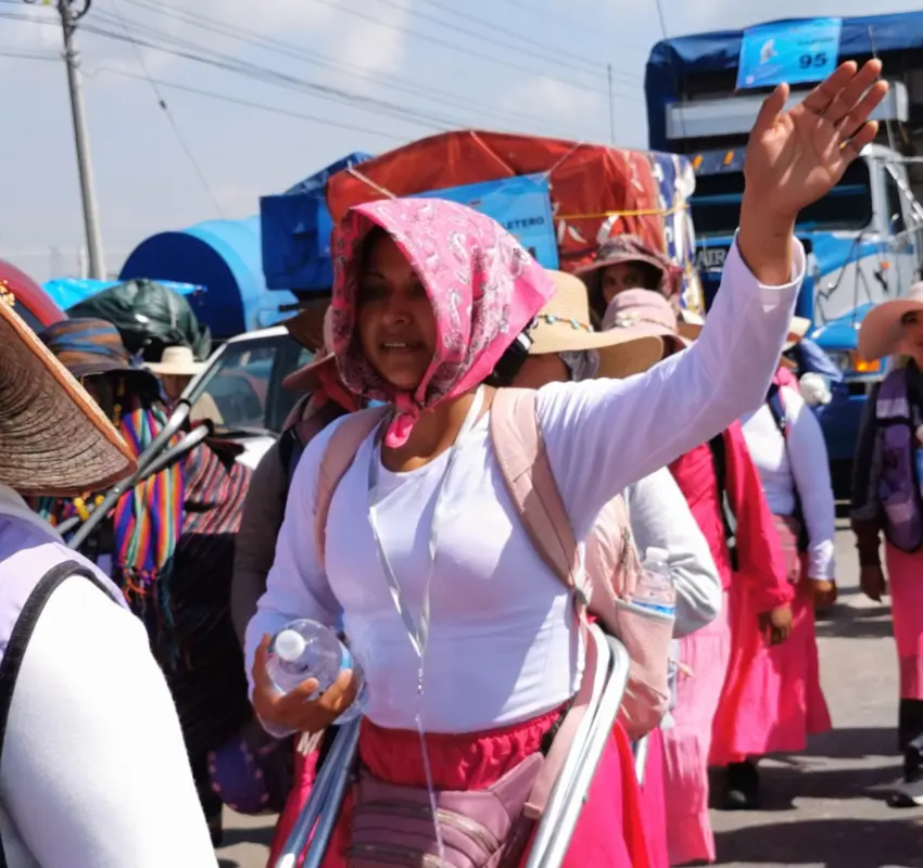  Pese a las dificultades del camino, las  peregrinas avanzan al Estado de México  