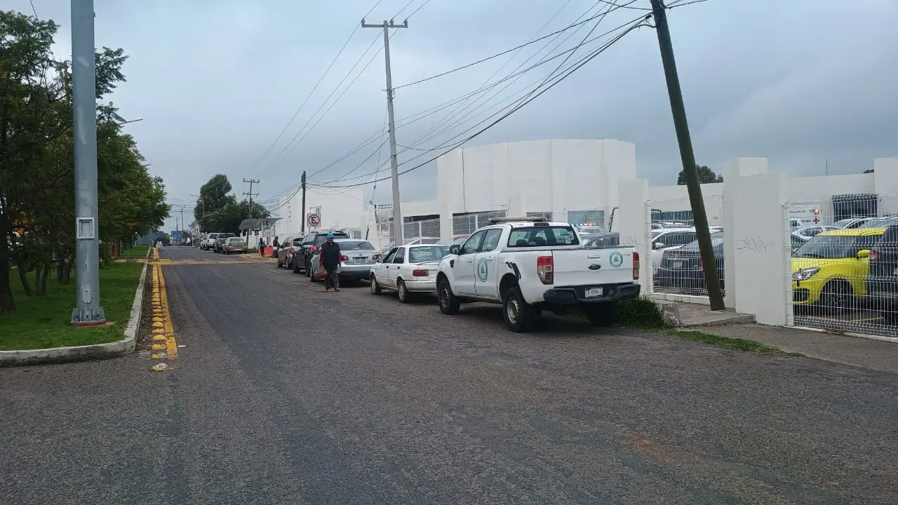 Policía y agresivo sujeto heridos tras explosión en vivienda en